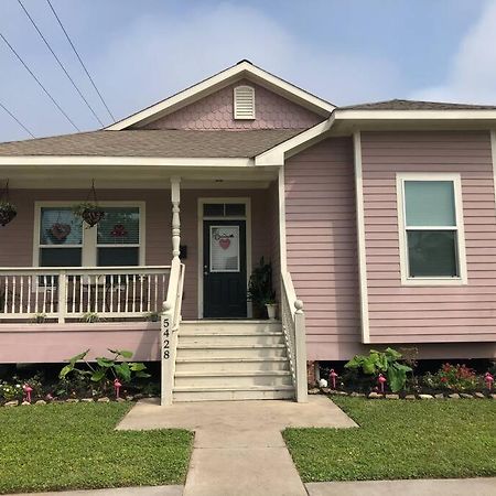 The Dusty Rose Chateau. Galveston Exterior photo